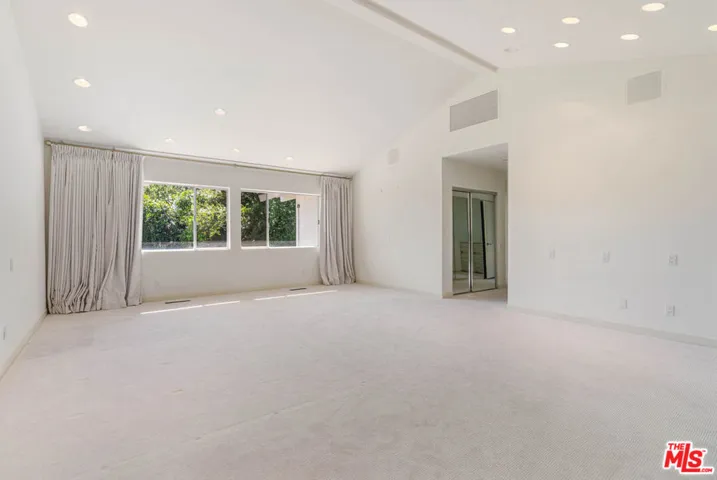 811 N Hillcrest Road, Beverly Hills, California 90210