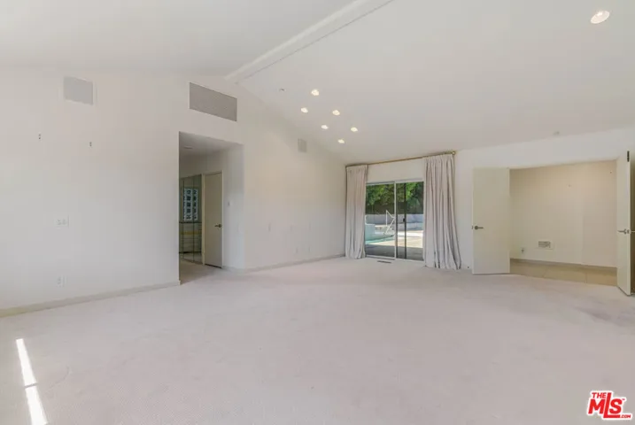 811 N Hillcrest Road, Beverly Hills, California 90210