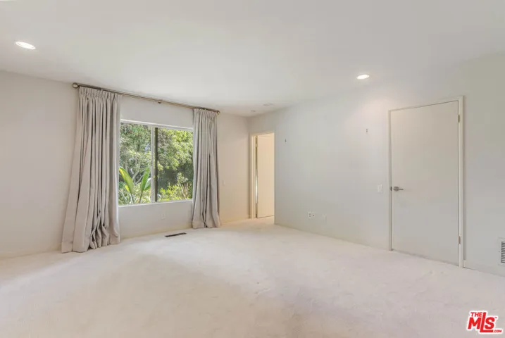 811 N Hillcrest Road, Beverly Hills, California 90210