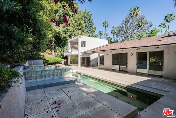 811 N Hillcrest Road, Beverly Hills, California 90210