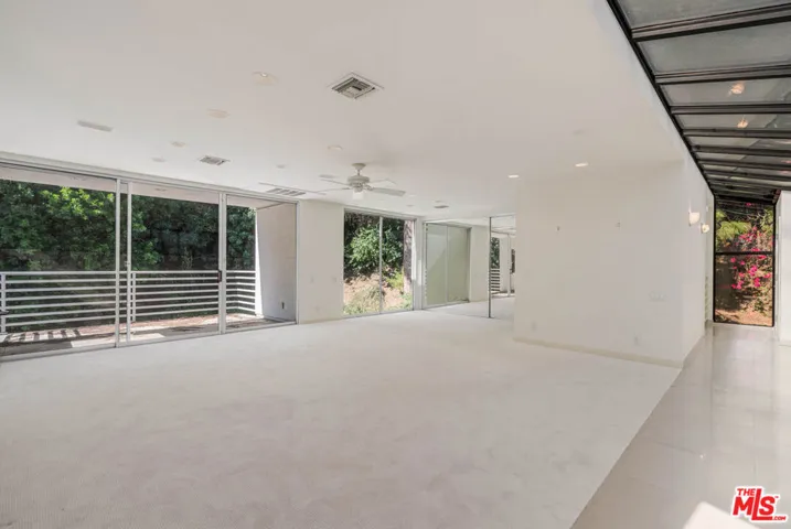 811 N Hillcrest Road, Beverly Hills, California 90210