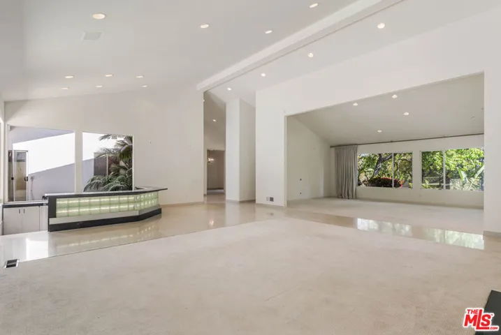 811 N Hillcrest Road, Beverly Hills, California 90210