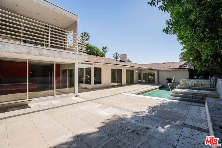 811 N Hillcrest Road, Beverly Hills, California 90210