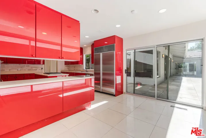 811 N Hillcrest Road, Beverly Hills, California 90210