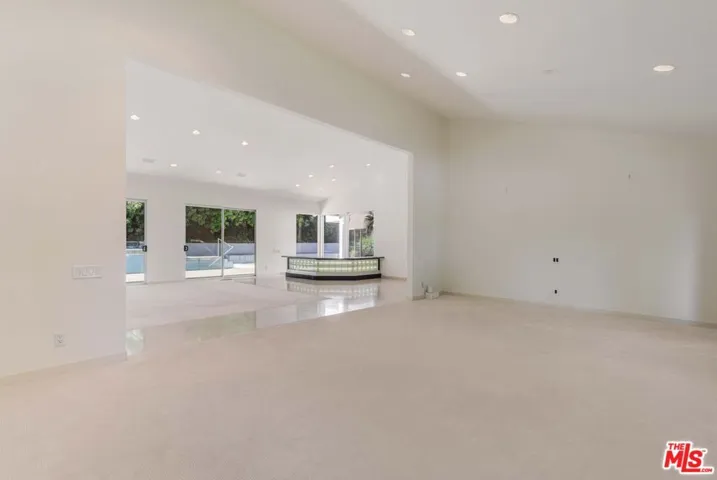 811 N Hillcrest Road, Beverly Hills, California 90210