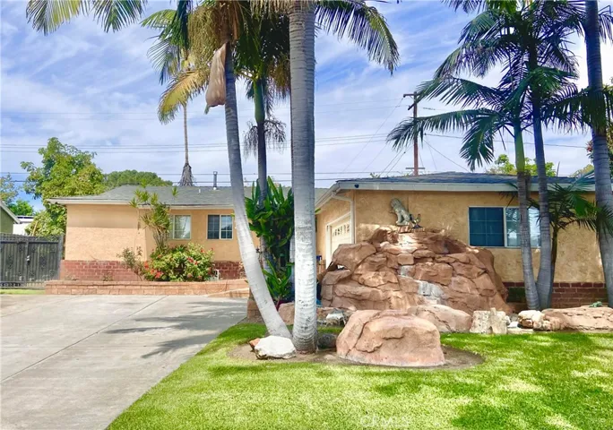 431 E Rosslynn, Fullerton, California 92832
