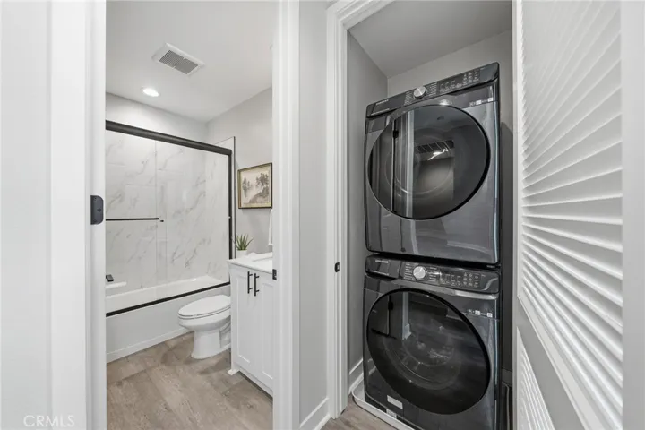 Large Stackable Washer/Dryer Closet