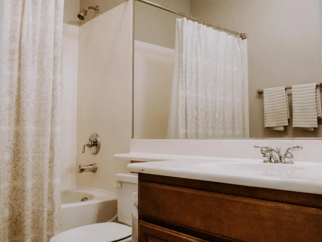 P2020643