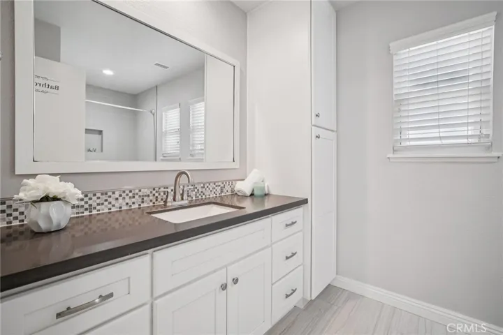 Upstairs Hallway Bathroom - 27301 Monforte, M.V. 92692