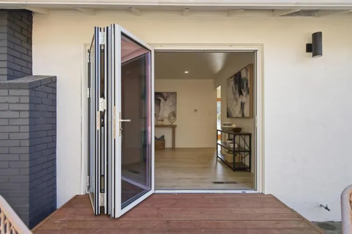 10910 Glen Artney Street, Oakland, California 94605