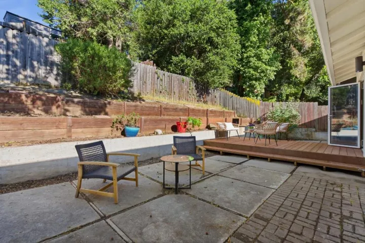 10910 Glen Artney Street, Oakland, California 94605