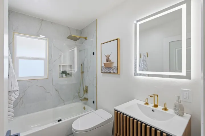 10910 Glen Artney Street, Oakland, California 94605