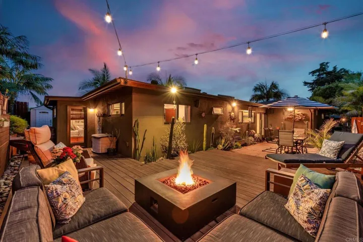 Main House Outdoor Lounge