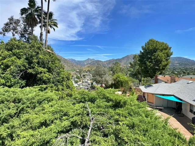 8811 Riderwood, Sunland, California 91040