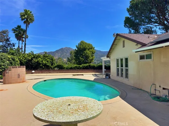 8811 Riderwood, Sunland, California 91040