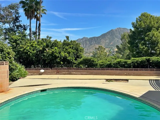 8811 Riderwood, Sunland, California 91040