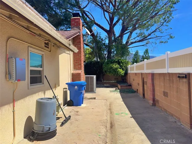 8811 Riderwood, Sunland, California 91040