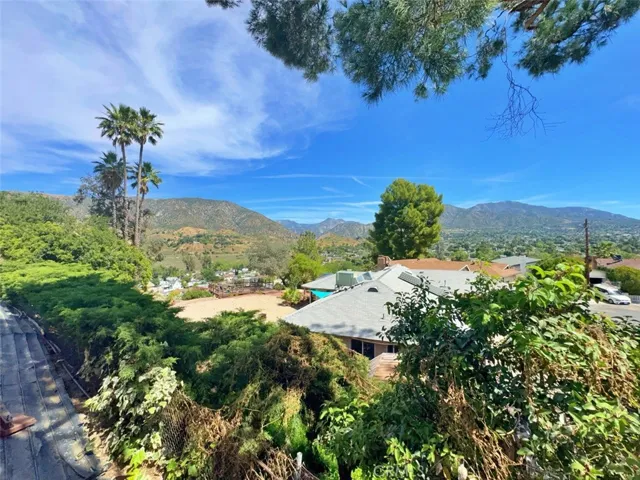 8811 Riderwood, Sunland, California 91040
