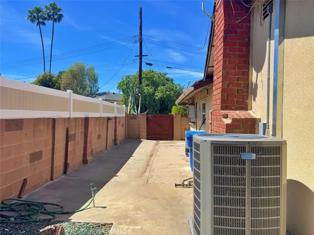 8811 Riderwood, Sunland, California 91040