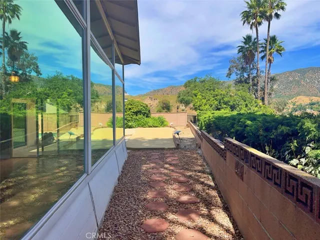 8811 Riderwood, Sunland, California 91040