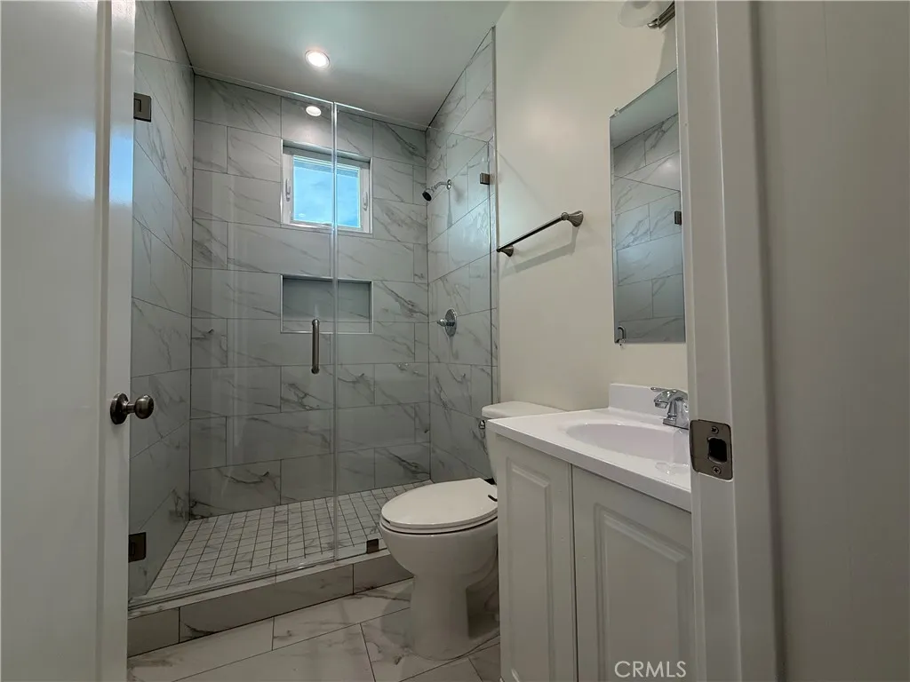 DOWNSTAIRS BATHROOM 1