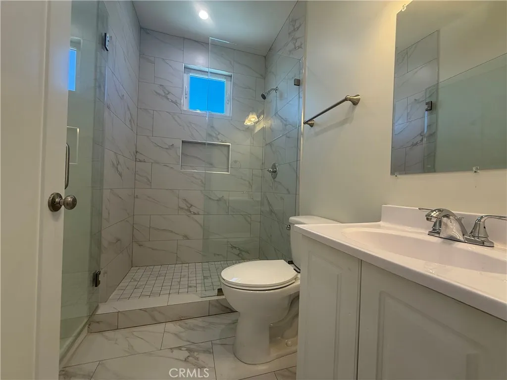 UPSTAIRS BATHROOM 1