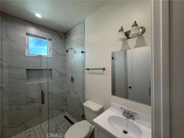 DOWNSTAIRS BATHROOM 2