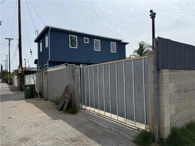 ADU ALLEY GATE 1