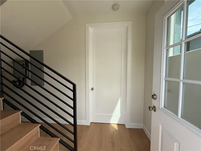 FRONT DOOR 1
