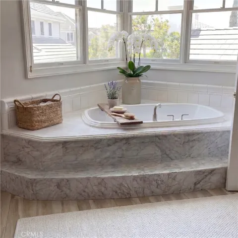 Primary tub virtually staged