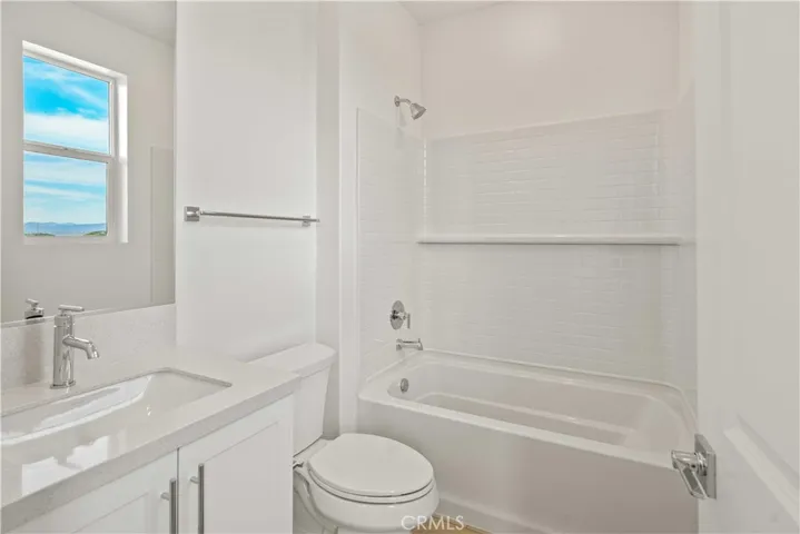 Secondary Bedroom en-suite full bathroom
