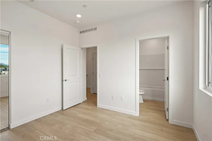 Secondary Bedroom w/en-suite full​​‌​​​​‌​​‌‌​​‌​​​‌‌​​​‌​​‌‌​​‌‌​​‌‌​​​​ bathroom