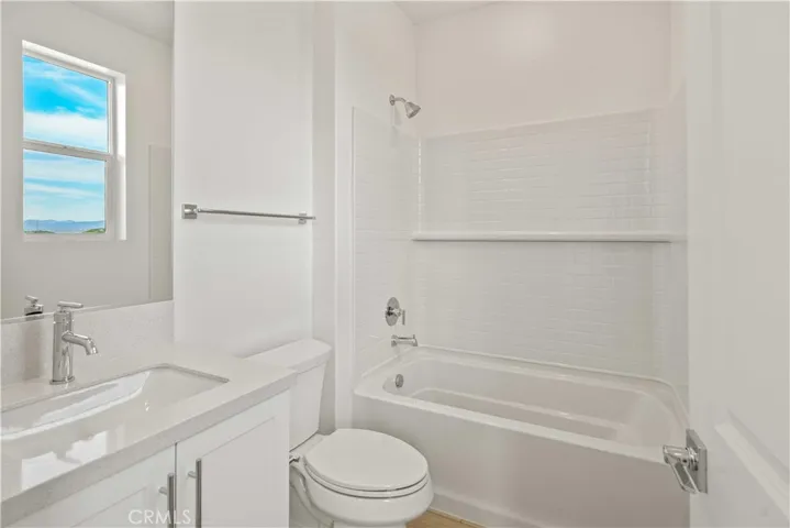 Secondary Bedroom en-suite full bathroom