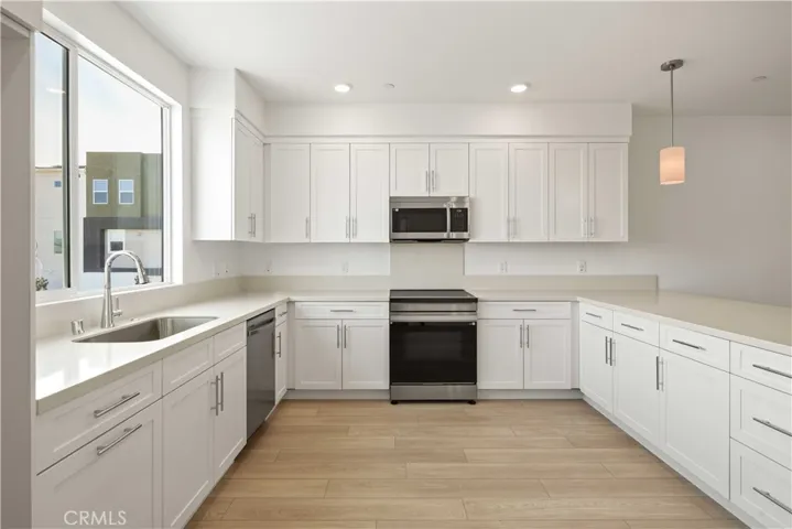 Gourmet Kitchen w/large window over sink