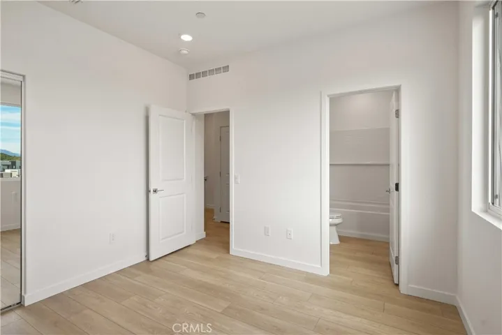 Secondary Bedroom w/en-suite full​​‌​​​​‌​​‌‌​​‌​​​‌‌​​​‌​​‌‌​​‌‌​​‌‌​​​​ bathroom