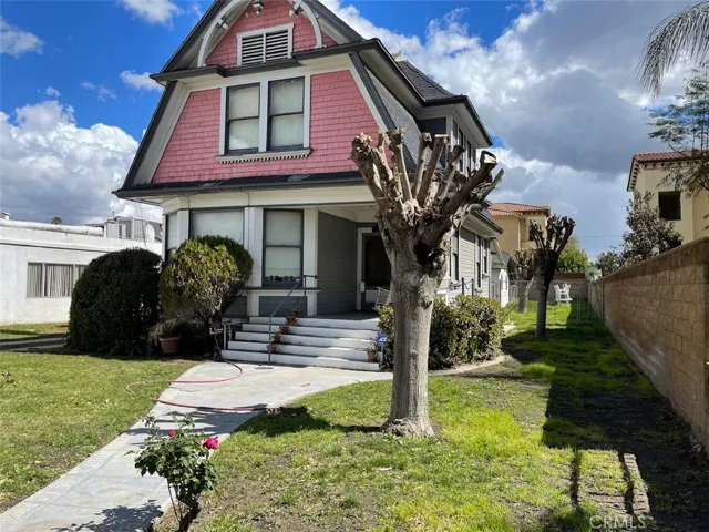 572 N La Cadena, Colton, California 92324
