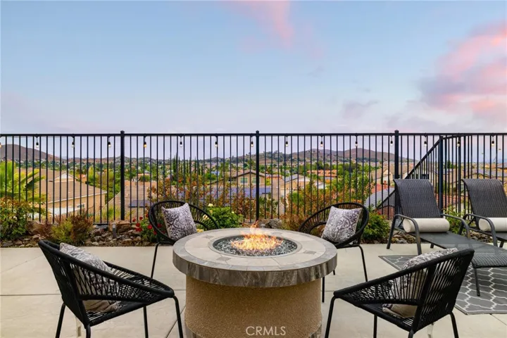 Built-in firepit