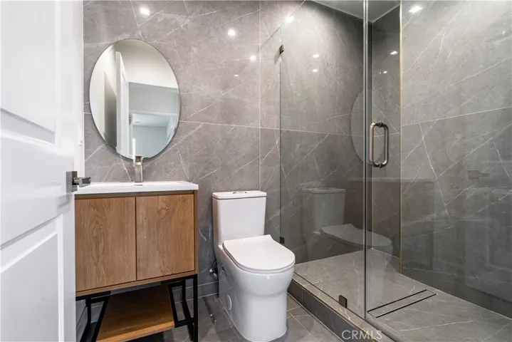 2bd 2bath bathroom