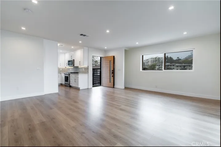 Entry to 2bd 2bath unit