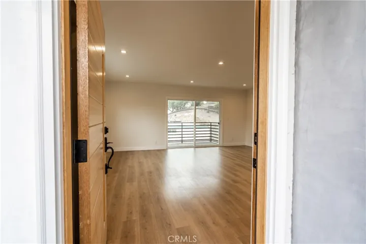 entry 2bd 2bath