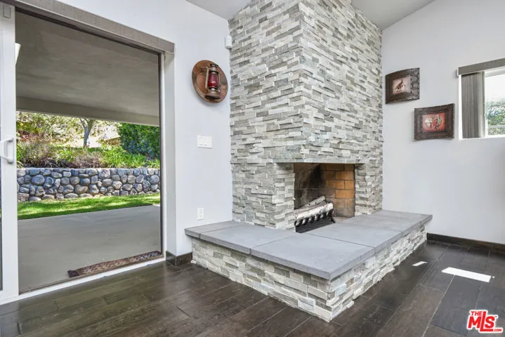 2447 Stonyvale Road, Tujunga, California 91042