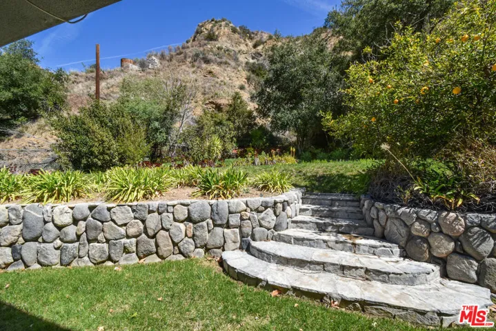 2447 Stonyvale Road, Tujunga, California 91042