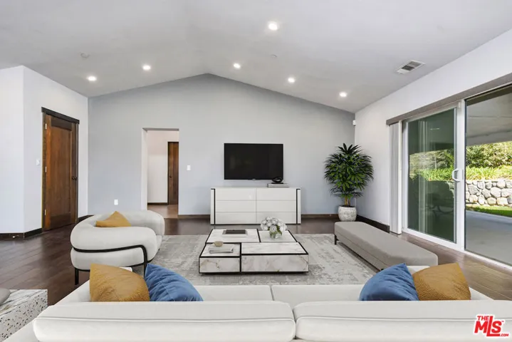 2447 Stonyvale Road, Tujunga, California 91042