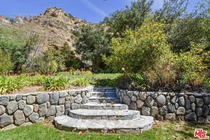 2447 Stonyvale Road, Tujunga, California 91042