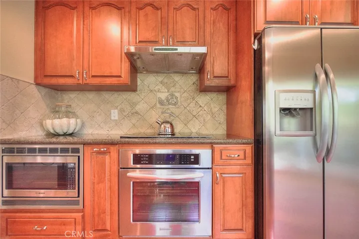 Elecrtric cook top, gas hookups are there per the seller