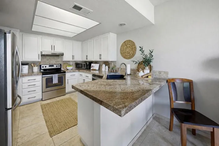 Modern kitchen with breakfast bar