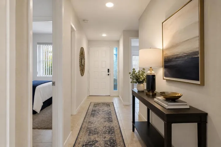 Virtually staged entry hall