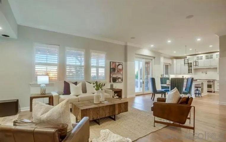 Open floor plan with spectacular views and natural lighting in the living room and kitchen area