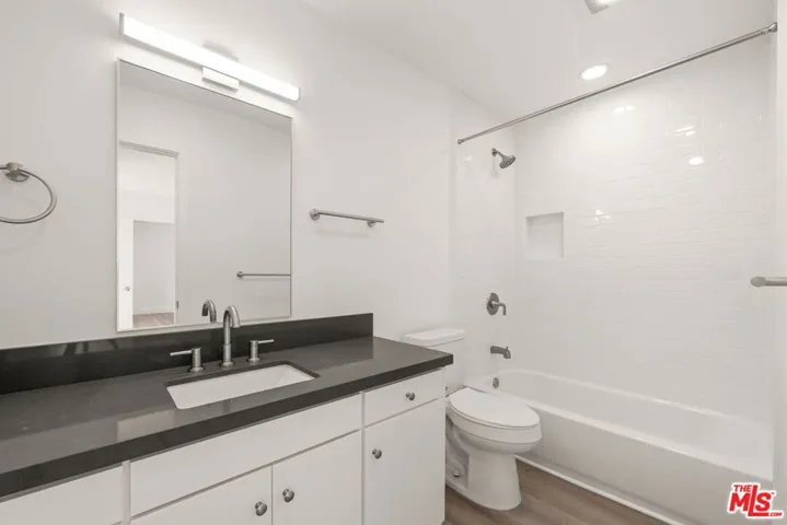 6821 E Ocean Boulevard, Long Beach, California 90803