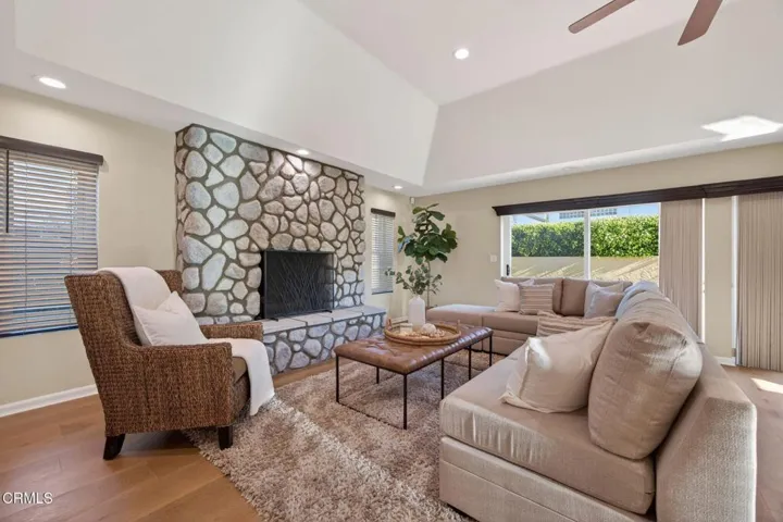 12-web-or-mls-UpmarketMedia-5114Mar-027